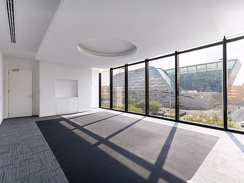 Modern 278 sqm Office with Floor-to-Ceiling Glass in Old Airport - Photo 8