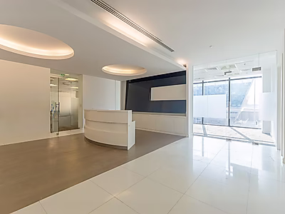 Modern 278 sqm Office with Floor-to-Ceiling Glass in Old Airport