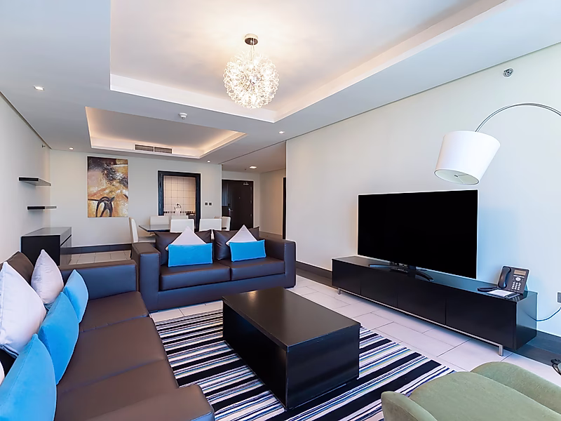 Bills Included! Premium 2-Bedroom Serviced | Westbay - Photo 3