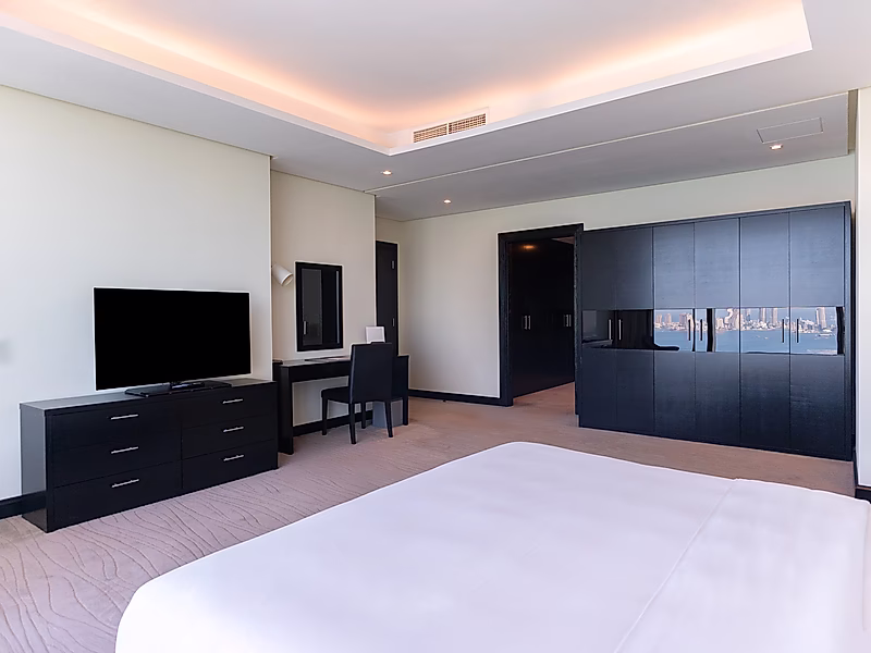 Bills Included! Premium 2-Bedroom Serviced | Westbay - Photo 6