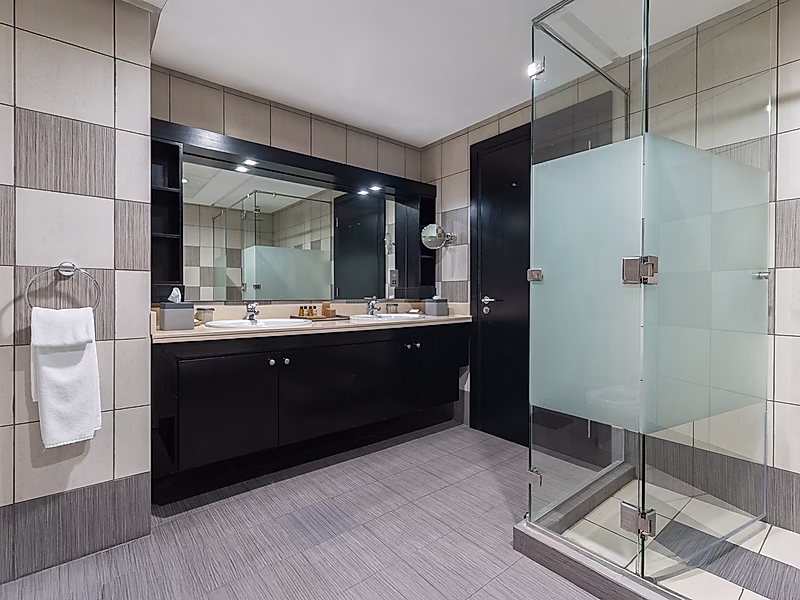 Bills Included! Premium 2-Bedroom Serviced | Westbay - Photo 7