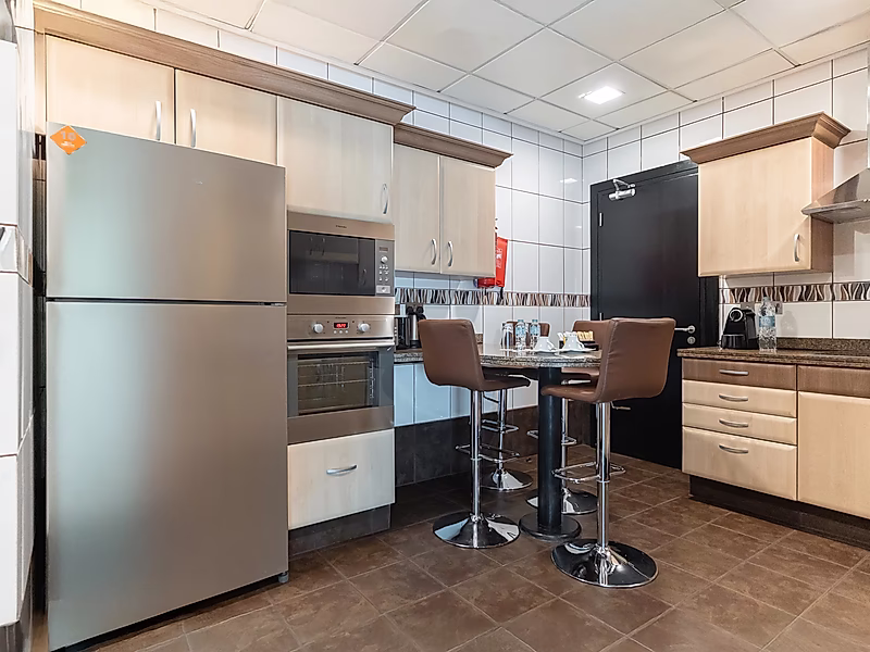 Full Serviced 3-Bedroom with Bills Included in Prime Location - Photo 3