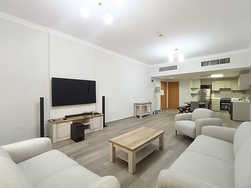 PRIME AND REFINED 3 BEDROOM APARTMENT | READY TO MOVE | FOX HILLS - Photo 2