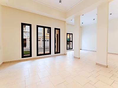 LUXURY LIVING 3 BEDROOM APARTMENT | QQ