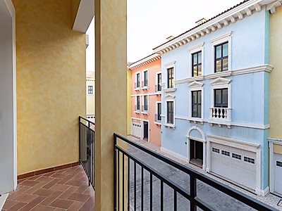 LUXURY LIVING 3 BEDROOM APARTMENT | QQ