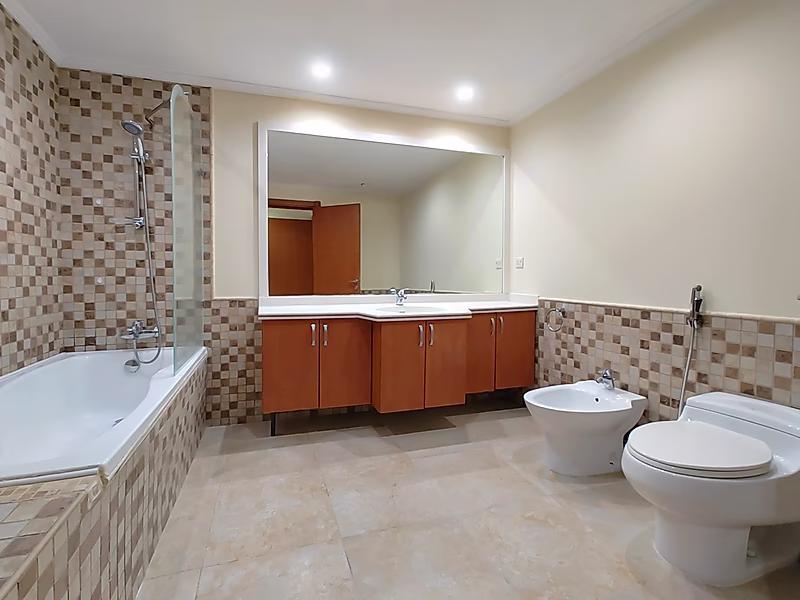 HOT DEAL | SPACIOUS 1 BEDROOM WITH BALCONY | READY TO MOVE | PORTO ARABIA - Photo 6