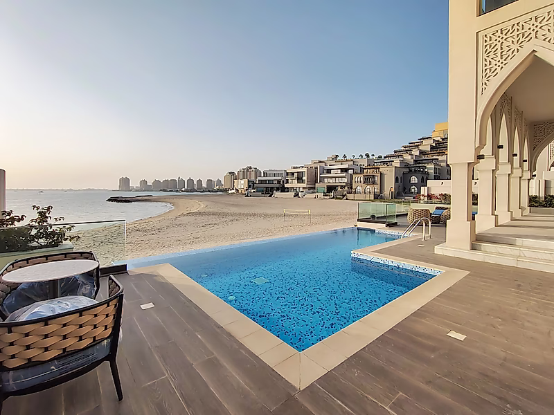 DIRECT SEA-FRONT ACCESS 5BR+M VILLA | LA PLAGE - Photo 1