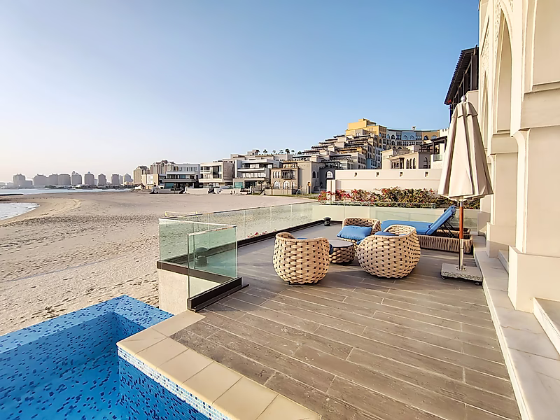 DIRECT SEA-FRONT ACCESS 5BR+M VILLA | LA PLAGE - Photo 12