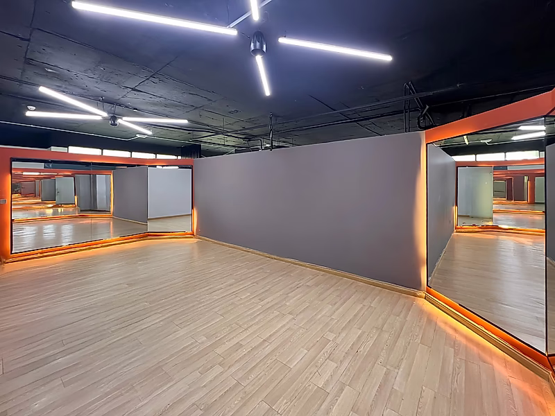 Modern 406 SQM Office | Bright Space | Easy Access - Photo 1