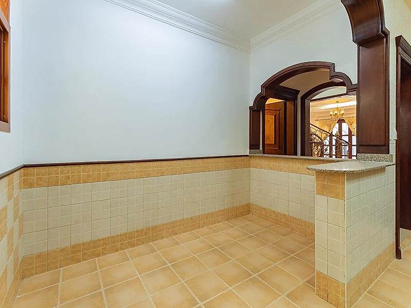 Prime 5-Bedroom Villa with Private Pool in Al Nuaija - Photo 12