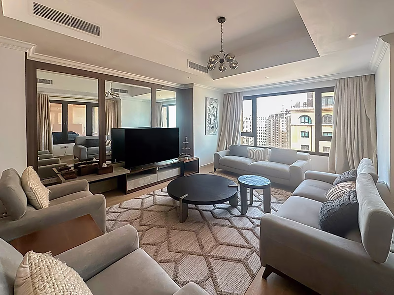 LUXURIOUS 1 + OFFICE | UNIQUE LAYOUT, VIEW AND FULLY REFURBISHED | READY TO MOVE IN - Photo 1