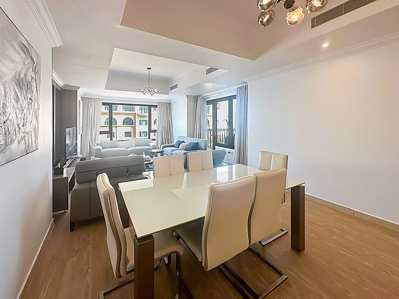 LUXURIOUS 1 + OFFICE | UNIQUE LAYOUT, VIEW AND FULLY REFURBISHED | READY TO MOVE IN - Photo 6