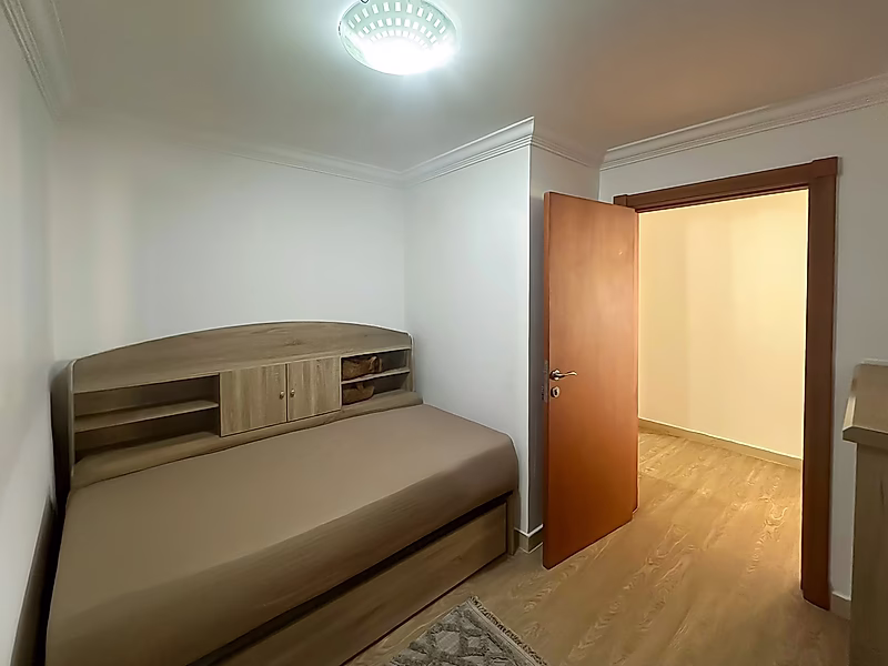 LUXURIOUS 1 + OFFICE | UNIQUE LAYOUT, VIEW AND FULLY REFURBISHED | READY TO MOVE IN - Photo 7