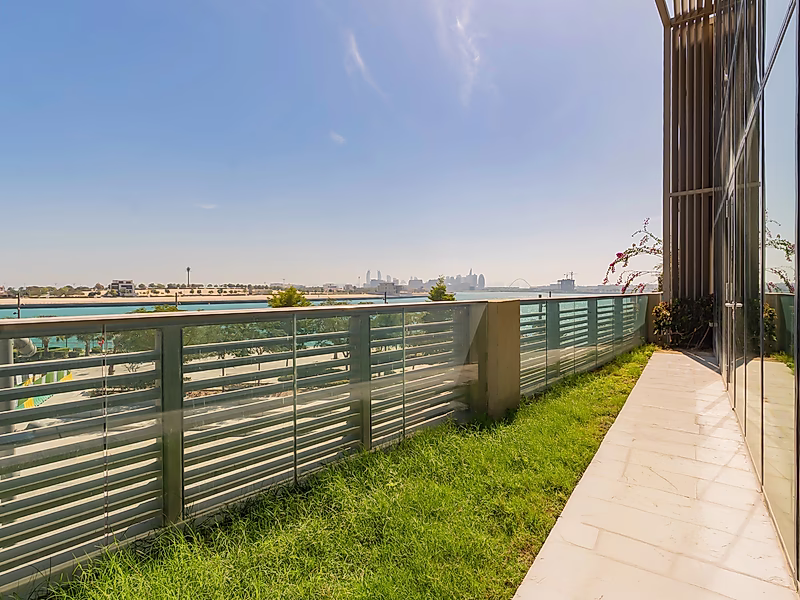 Luxury Seaview Living – Spacious 4-Bedroom + Maid’s Townhouse - Photo 5
