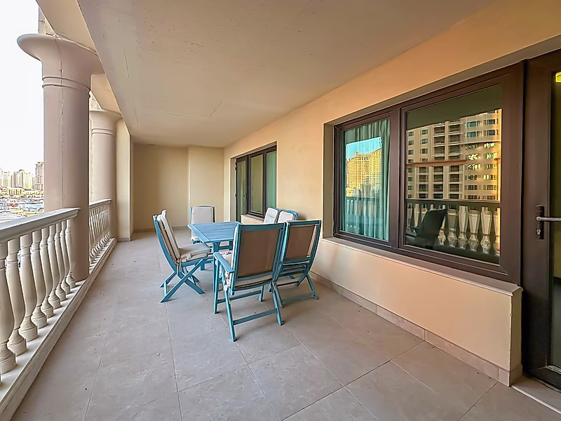 RARE LARGE LAYOUT 1-BEDROOM + OFFICE WITH LARGE BALCONY | PORTO - Photo 1