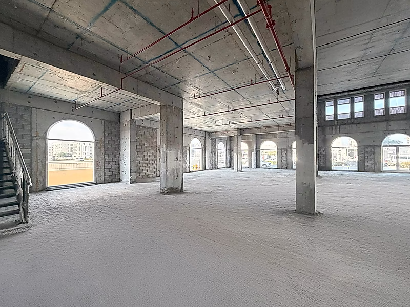 SHOWCASE RETAIL SPACE WITH DUPLEX DESIGN | FOX HILLS - Photo 2