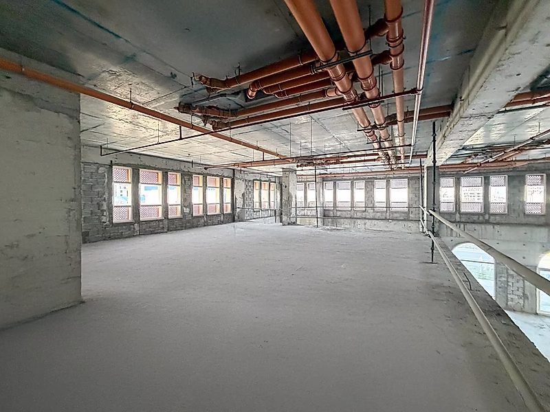 SHOWCASE RETAIL SPACE WITH DUPLEX DESIGN | FOX HILLS - Photo 3