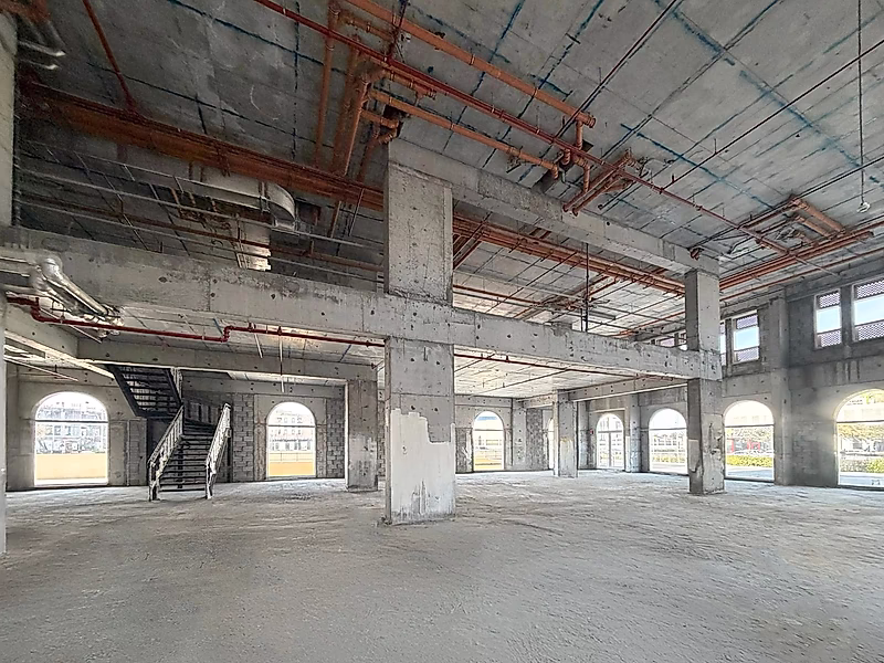 SHOWCASE RETAIL SPACE WITH DUPLEX DESIGN | FOX HILLS - Photo 5