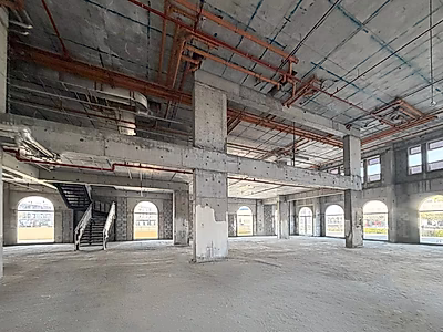 SHOWCASE RETAIL SPACE WITH DUPLEX DESIGN | FOX HILLS