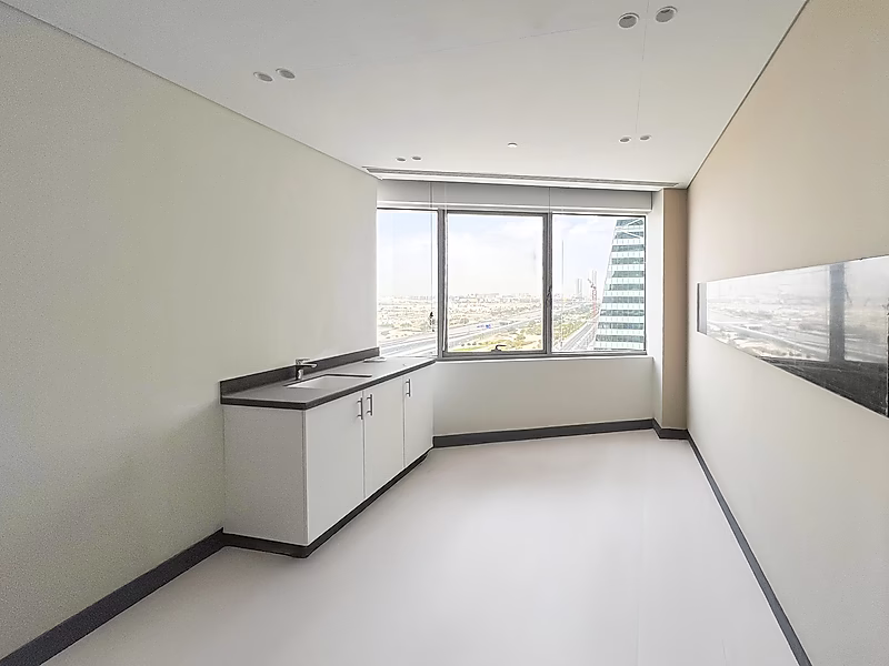 329 SQM Fully Fitted & Partitioned Office | Lusail Marina - Photo 4