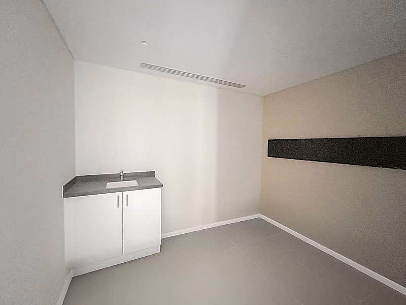 329 SQM Fully Fitted & Partitioned Office | Lusail Marina - Photo 5