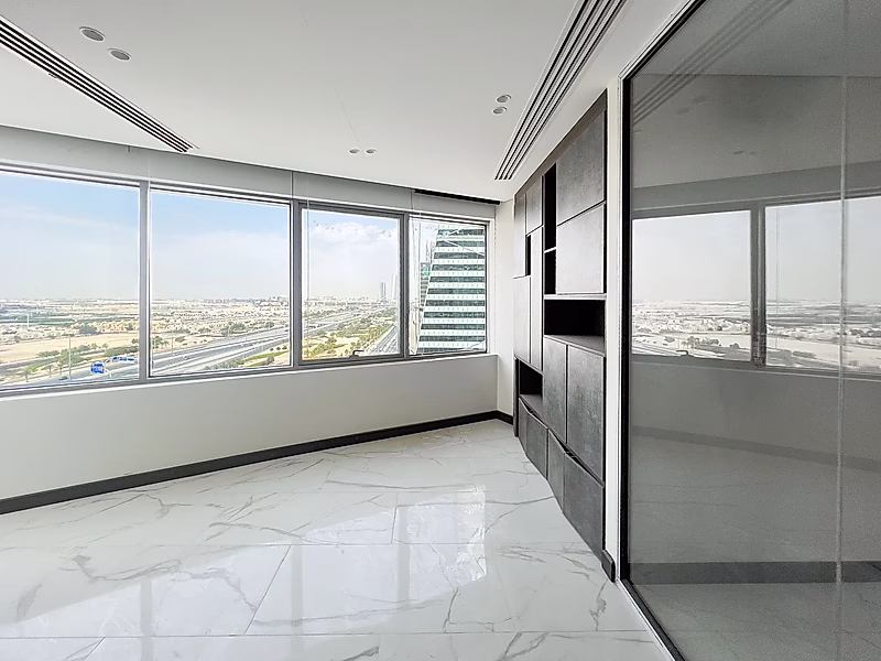 329 SQM Fully Fitted & Partitioned Office | Lusail Marina - Photo 7