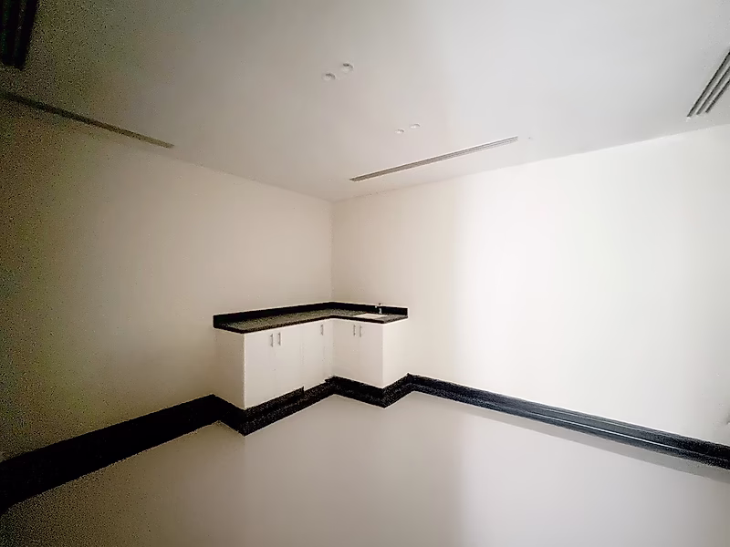 329 SQM Fully Fitted & Partitioned Office | Lusail Marina - Photo 11