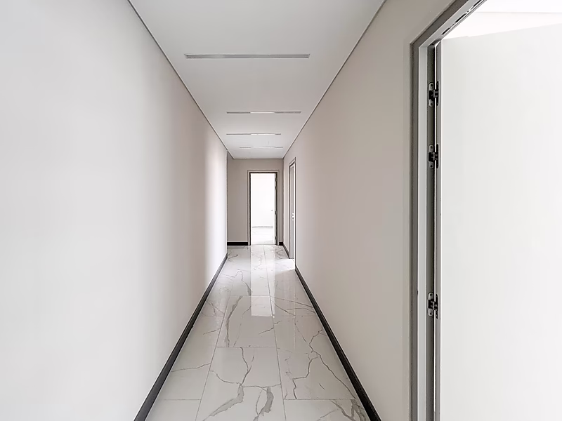 329 SQM Fully Fitted & Partitioned Office | Lusail Marina - Photo 13