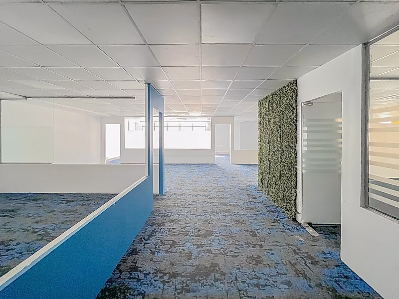Fully Fitted 406 SQM Office | Easy Access - Photo 1