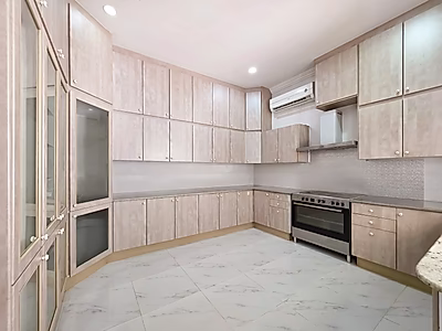 SPACIOUS LUXURY VILLA FOR SALE IN AL SAKHAMA - IDEAL FOR LARGE FAMILIES