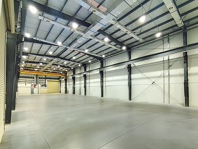 Air Conditioned Workshop | Overhead Crane | Office - Photo 5