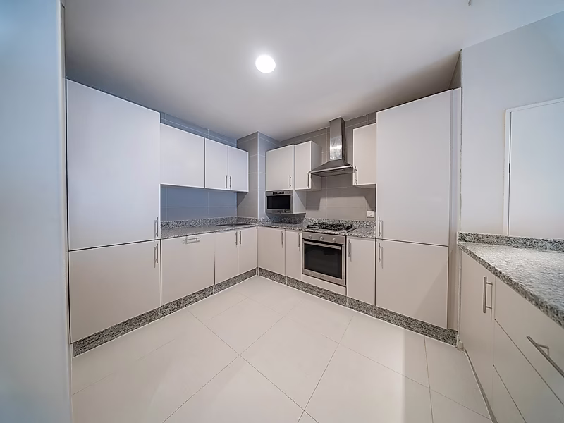 Resale | Stylish Urban Retreat | Prime Location - Photo 8