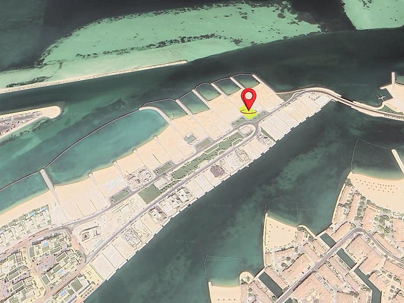 PRESTIGIOUS COASTAL PLOT WITH PRIVATE BEACHFRONT PRIVILEGES - Photo 1