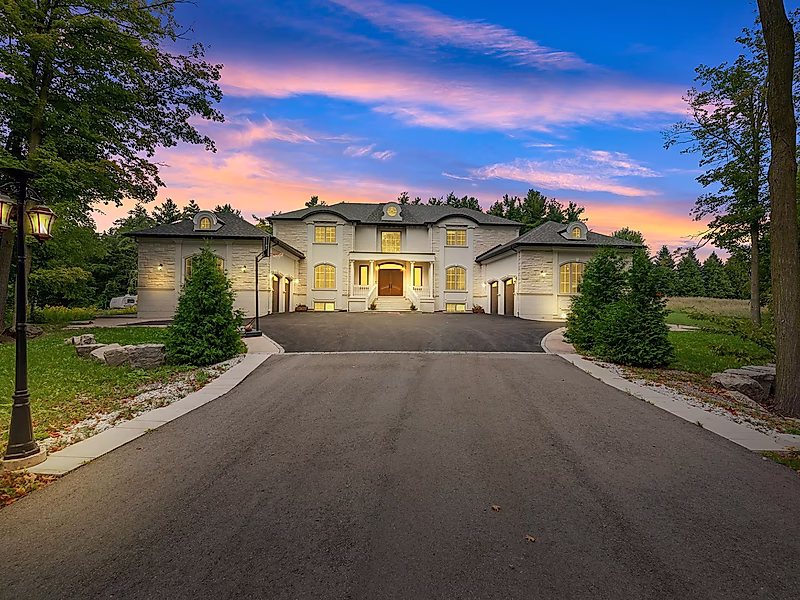PRESTIGIOUS MANSION l 7+ BEDROOM! - Photo 2