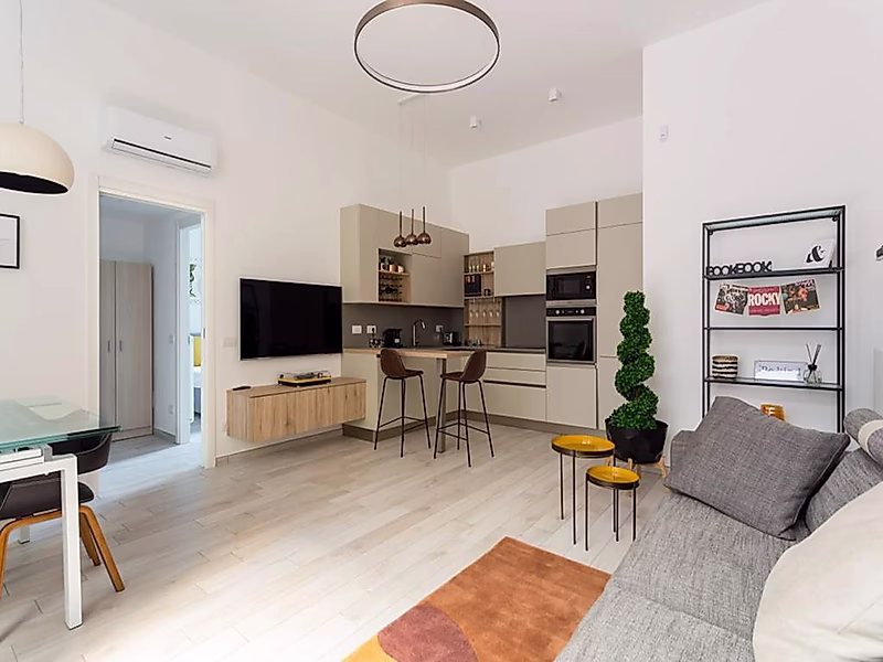 380,000 euros Stylish Ground-Floor Designer Apartment with Private Courtyard Access – City Life Area, Milan - Photo 2