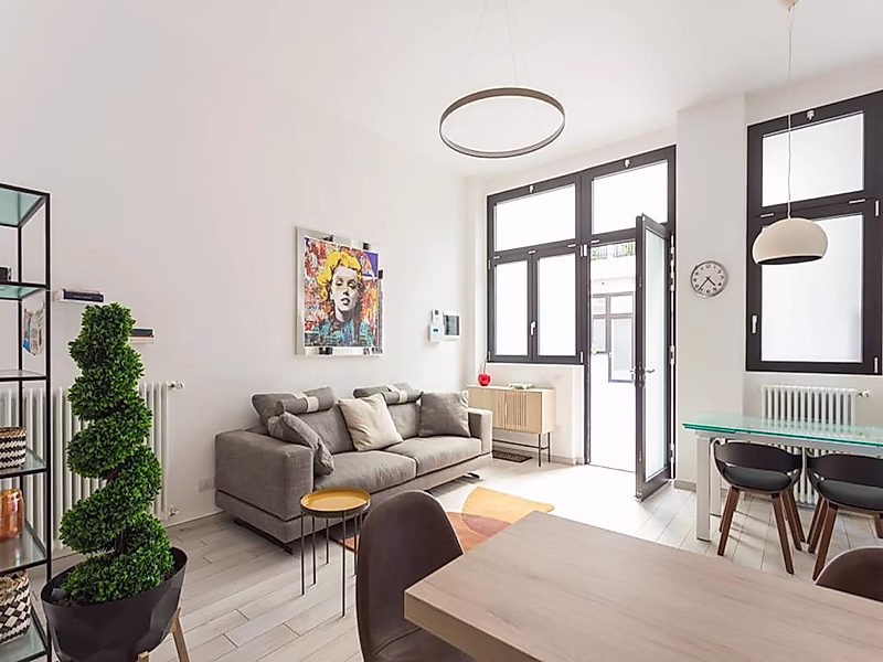 380,000 euros Stylish Ground-Floor Designer Apartment with Private Courtyard Access – City Life Area, Milan - Photo 5