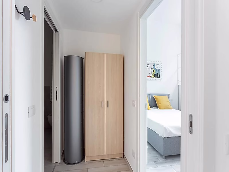 380,000 euros Stylish Ground-Floor Designer Apartment with Private Courtyard Access – City Life Area, Milan - Photo 11