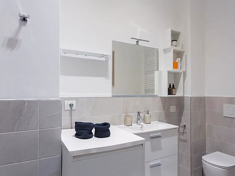 380,000 euros Stylish Ground-Floor Designer Apartment with Private Courtyard Access – City Life Area, Milan - Photo 14