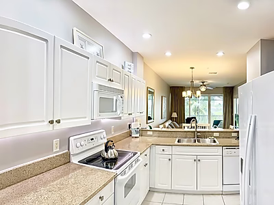Luxury 2BR Condo in Lely Resort, Naples – Golf Access & 15 Min to the Beach | Ideal Investment or Vacation Home