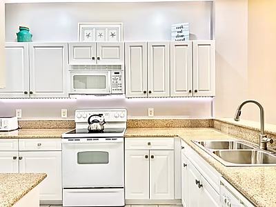 Luxury 2BR Condo in Lely Resort, Naples – Golf Access & 15 Min to the Beach | Ideal Investment or Vacation Home