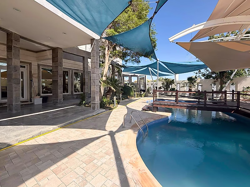 EXCEPTIONAL COMMERCIAL VILLA | 8+ Bedroom with Premium Finishes - Photo 3