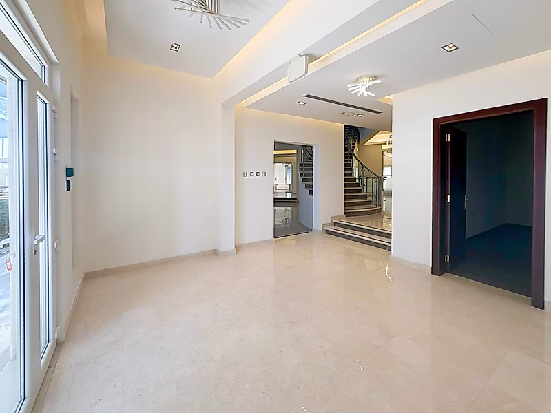 EXCEPTIONAL COMMERCIAL VILLA | 8+ Bedroom with Premium Finishes - Photo 10