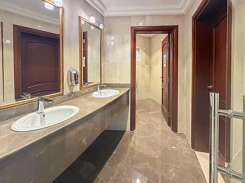EXCEPTIONAL COMMERCIAL VILLA | 8+ Bedroom with Premium Finishes - Photo 12