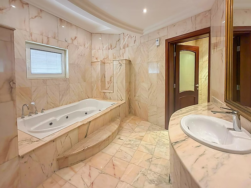EXCEPTIONAL COMMERCIAL VILLA | 8+ Bedroom with Premium Finishes - Photo 17