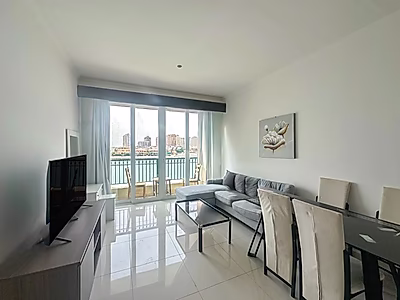 BILLS IN! ELEGANT STUDIO WITH WATERFRONT VIEWS