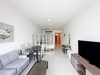 BILLS IN! ELEGANT STUDIO WITH WATERFRONT VIEWS