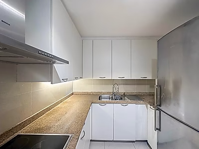 BILLS IN! ELEGANT STUDIO WITH WATERFRONT VIEWS