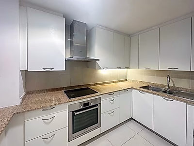 BILLS IN! ELEGANT STUDIO WITH WATERFRONT VIEWS