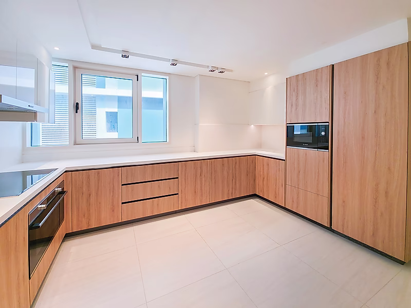 EXCLUSIVE 3 + MAID APARTMENT WITH SCENIC VIEW - Photo 14