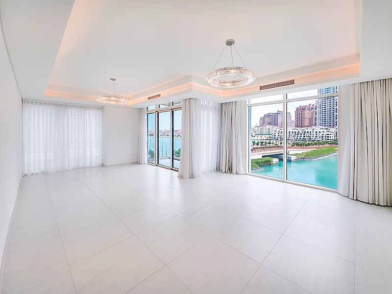 EXCLUSIVE 3 + MAID APARTMENT WITH SCENIC VIEW - Photo 1